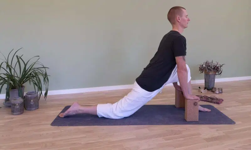 Stræk med yogaudstyr